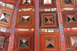 234x192. Персидский килим-пэчворк с квадратными вставками
